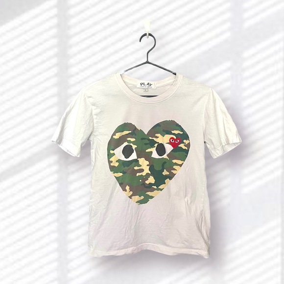 COMMES DES GARÇONS PLAY | LUXURY WHITE CAMOUFLAGE HEART T-SHIRT - Picture 3 of 7